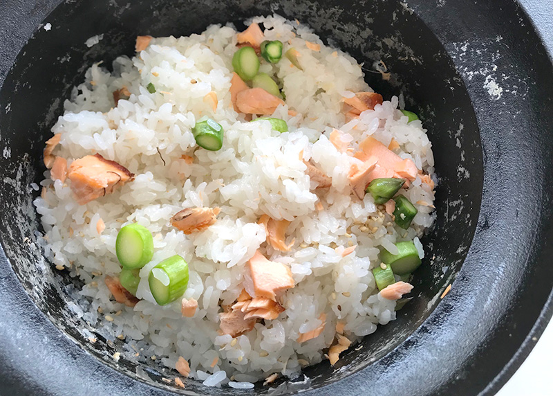 弁当や夜食にも 鮭の混ぜ込みご飯 なじょったニュース